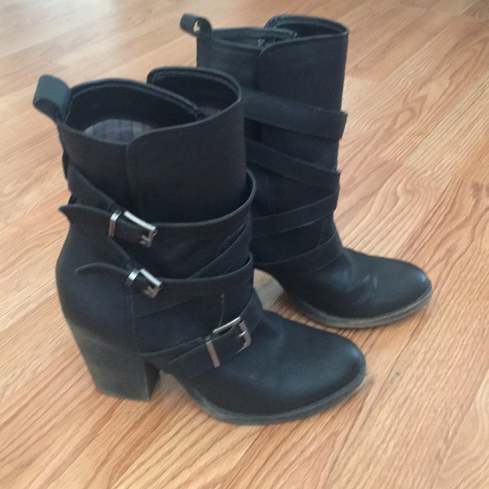 Boots similar to Jessie James Decker